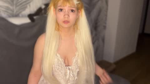 nikoli_naw online show from April 14, 8:01 pm