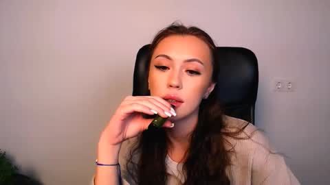 nikonara_ online show from November 14, 4:09 pm