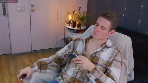 Snapshot of niksers chatting on March 11, 8:53 pm Nick online show from March 11, 8:53 pm