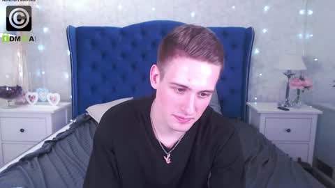 Snapshot of niksers chatting on March 1, 10:42 pm Nick online show from March 1, 10:42 pm