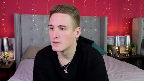 Snapshot of niksers chatting on March 6, 8:37 pm Nick online show from March 6, 8:37 pm