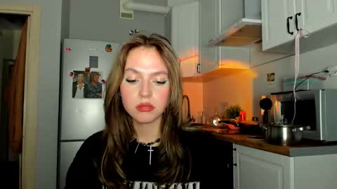 Snapshot of niky_jess chatting on February 6, 9:06 pm Veronica online show from February 6, 9:06 pm