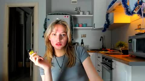 Snapshot of niky_jess chatting on December 23, 6:37 pm Veronica online show from December 23, 6:37 pm
