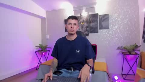 Snapshot of nils_saint chatting on September 16, 2:35 am Nils online show from September 16, 2:35 am