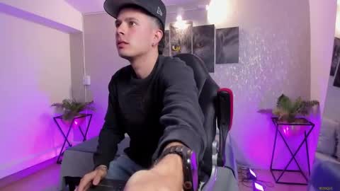 Nils online show from October 14, 3:53 am