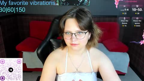 nina lunaa online show from October 10, 9:26 am