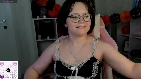 nina lunaa online show from October 29, 9:22 am