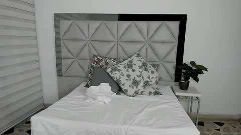 Snapshot of nina_pons chatting on February 22, 11:03 pm Nina online show from February 22, 11:03 pm
