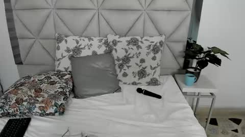 Snapshot of nina_pons chatting on March 5, 1:10 am Nina online show from March 5, 1:10 am