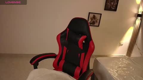  N I N A online show from October 23, 7:59 pm