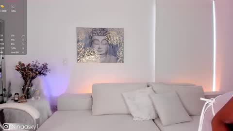 Snapshot of ninaa_sky chatting on March 9, 2:32 pm online show from March 9, 2:32 pm