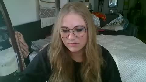 ninabeanzz online show from September 10, 1:56 pm