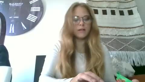 ninabeanzz online show from September 18, 2:21 pm