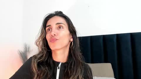 Nina online show from February 9, 2:18 pm