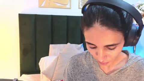 Nina online show from October 8, 6:25 pm