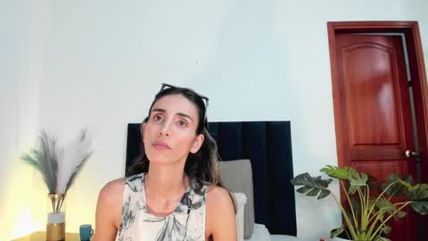 Nina online show from January 24, 6:04 pm