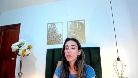 Nina online show from February 8, 6:01 pm
