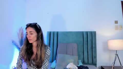 Nina online show from February 10, 6:03 pm