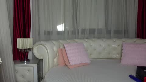 Snapshot of ninacrystal chatting on February 26, 6:19 am NinaCrystal online show from February 26, 6:19 am