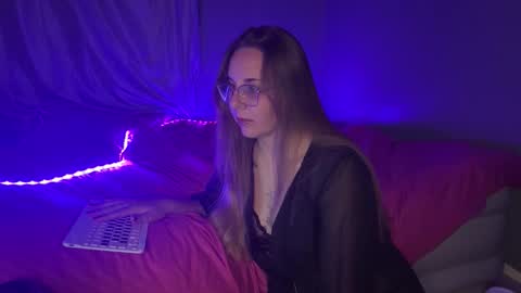 Snapshot of ninaglow_ chatting on September 17, 7:39 pm ninaglow_ online show from September 17, 7:39 pm
