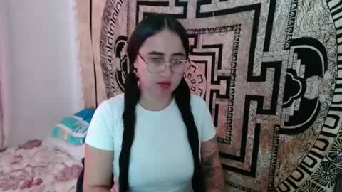 N I N A online show from November 25, 3:55 pm