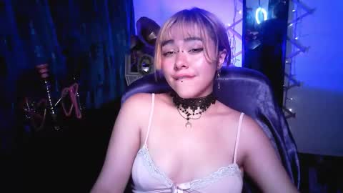 NIina Mon online show from September 24, 9:54 pm