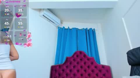 nina dee online show from November 10, 4:48 am