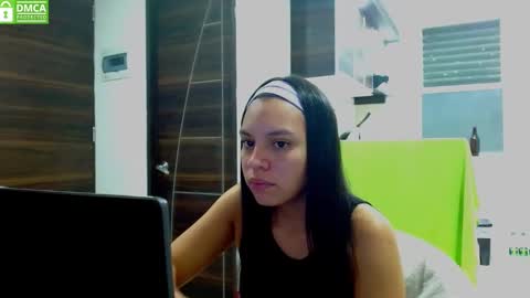 Snapshot of no_limites_pvt chatting on December 2, 12:01 am Emma - Mike online show from December 2, 12:01 am