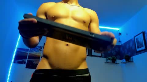 noah_flynn1 online show from October 17, 8:40 am