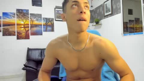 noah_flynn1 online show from April 23, 9:39 am