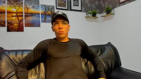 noah_flynn1 online show from February 11, 12:42 pm