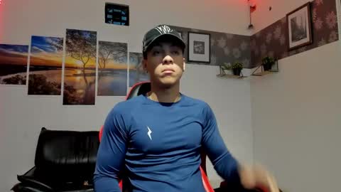 noah_flynn1 online show from February 27, 9:35 am