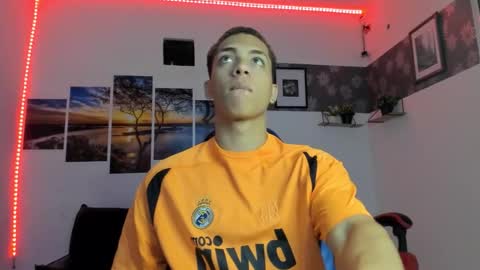 noah_flynn1 online show from March 23, 10:42 am