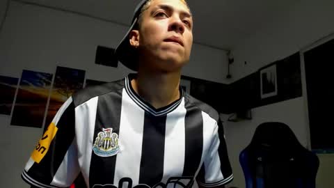 noah_flynn1 online show from October 28, 6:14 am