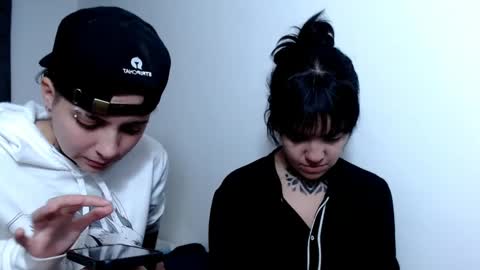 noah hehim    online show from February 25, 2:03 am