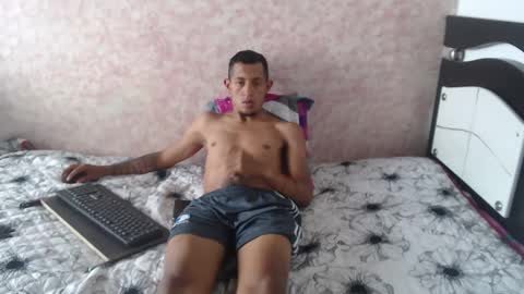 Snapshot of noah_roberts_ chatting on January 15, 6:19 pm Noah online show from January 15, 6:19 pm
