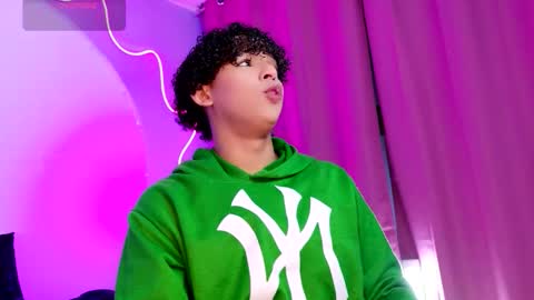 noah_smith04 online show from December 2, 2:37 pm