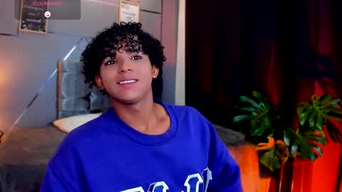 noah_smith04 online show from November 17, 12:19 pm