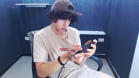 noah_sokolov online show from December 18, 3:29 pm