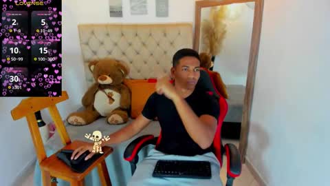 N O AH - S T H O  N E online show from January 12, 3:24 am