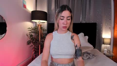Snapshot of noahandlauren chatting on January 20, 12:25 am . . online show from January 20, 12:25 am