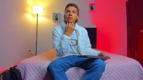 noahh_sky online show from April 12, 3:43 am