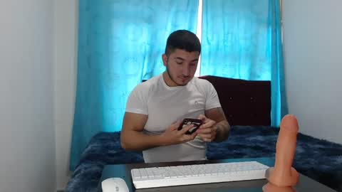 noahmurillo online show from May 18, 5:52 pm