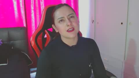 Snapshot of noamartin_ chatting on December 12, 4:43 pm Noamartin online show from December 12, 4:43 pm