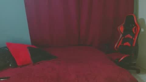 Snapshot of noamartin_ chatting on January 31, 12:17 am Noamartin online show from January 31, 12:17 am