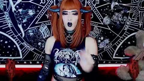 Snapshot of noamy_666 chatting on January 5, 6:56 pm caroline online show from January 5, 6:56 pm