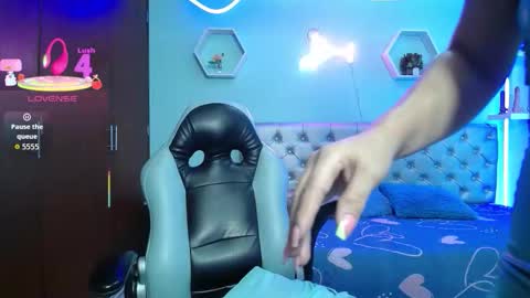 noelia_milfs online show from December 17, 11:44 pm