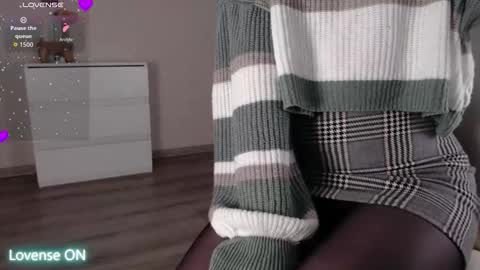 noelleneptune online show from March 16, 9:41 pm