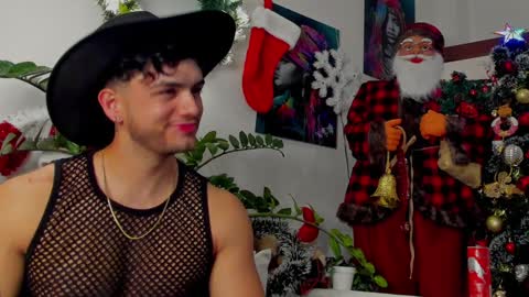 Snapshot of noha_miler chatting on December 13, 12:53 am kevin online show from December 13, 12:53 am