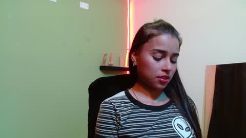 Snapshot of noha_thomson chatting on December 14, 2:55 am Noha Thomson online show from December 14, 2:55 am